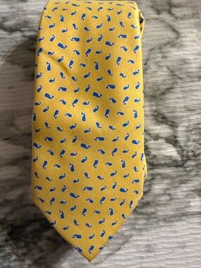 ⭐️3/$20 Vineyard Vines Silk Tie Yellow Blue Whales Made In USA Preppy Coastal